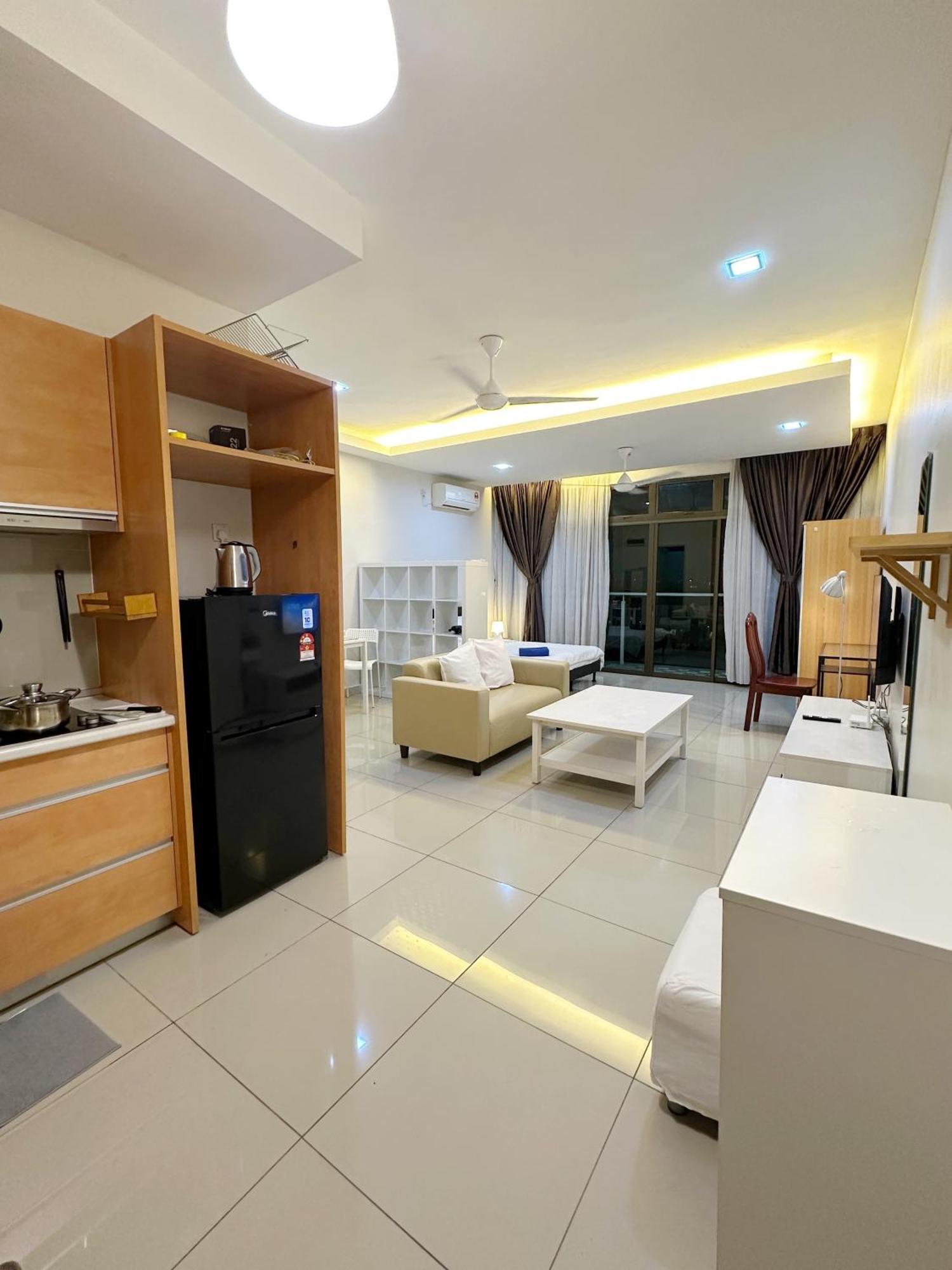 Palazio Serviced Apartment In Mount Austin Near Aeon Ikea Toppen Hsi Johor Bahru Ngoại thất bức ảnh